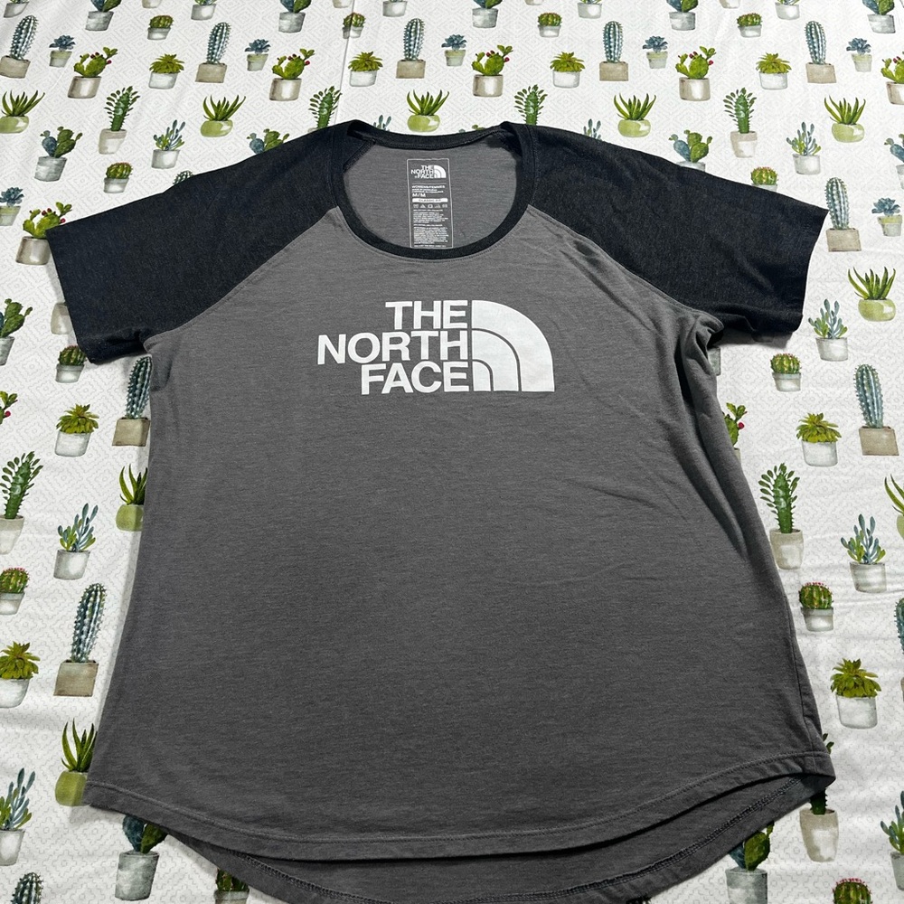 The North Face Classic Fit Women’s Raglan Logo Short Sleeve Tee 2 tone gray